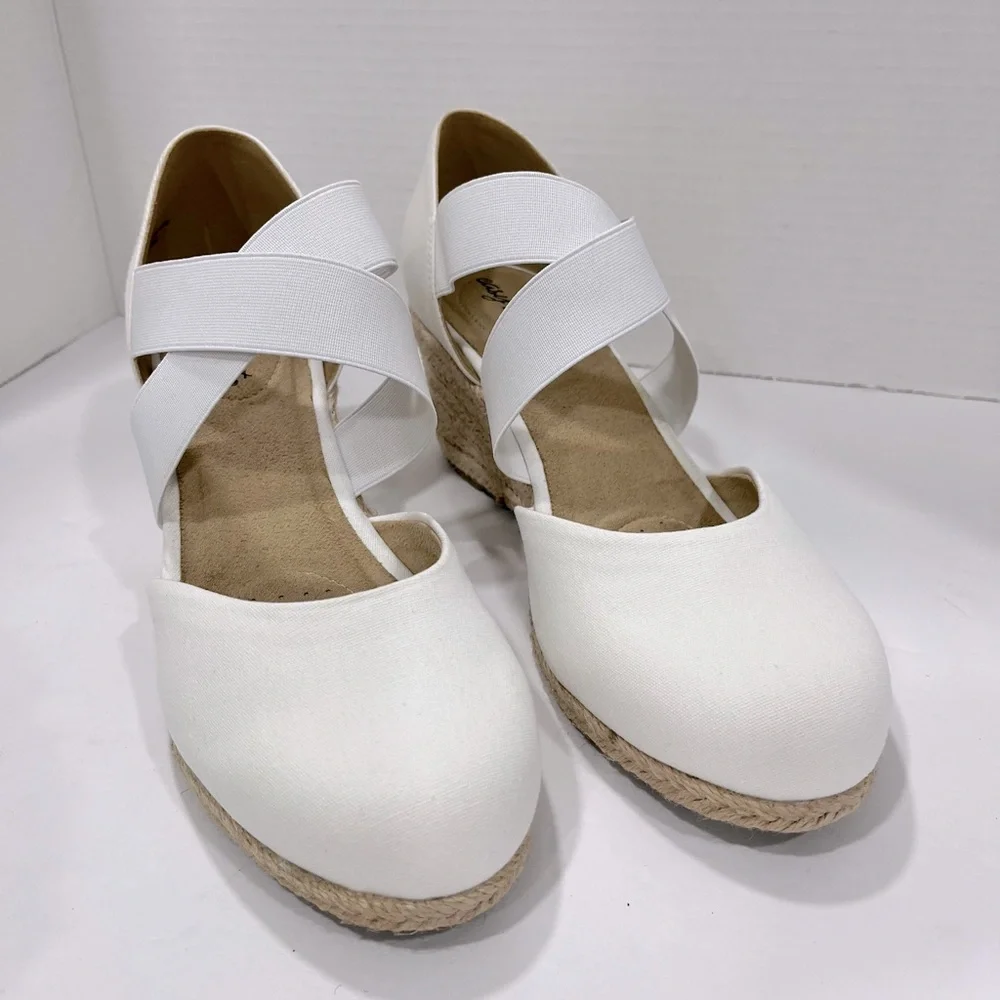 Easy Street Pari Espadrille Wedges. Size: 10W.‎ Color: White